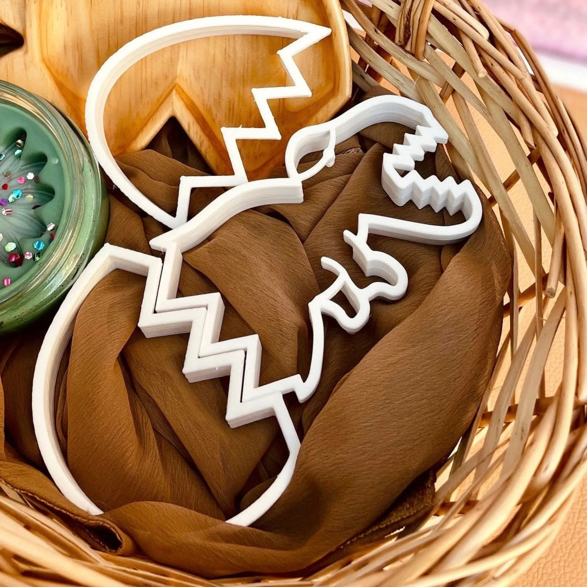 hatching_egg_bio_cutter_w_3-1.webp Beadie Bug Play Easter>Hatching Egg Bio Cutter with T - Rex Dino