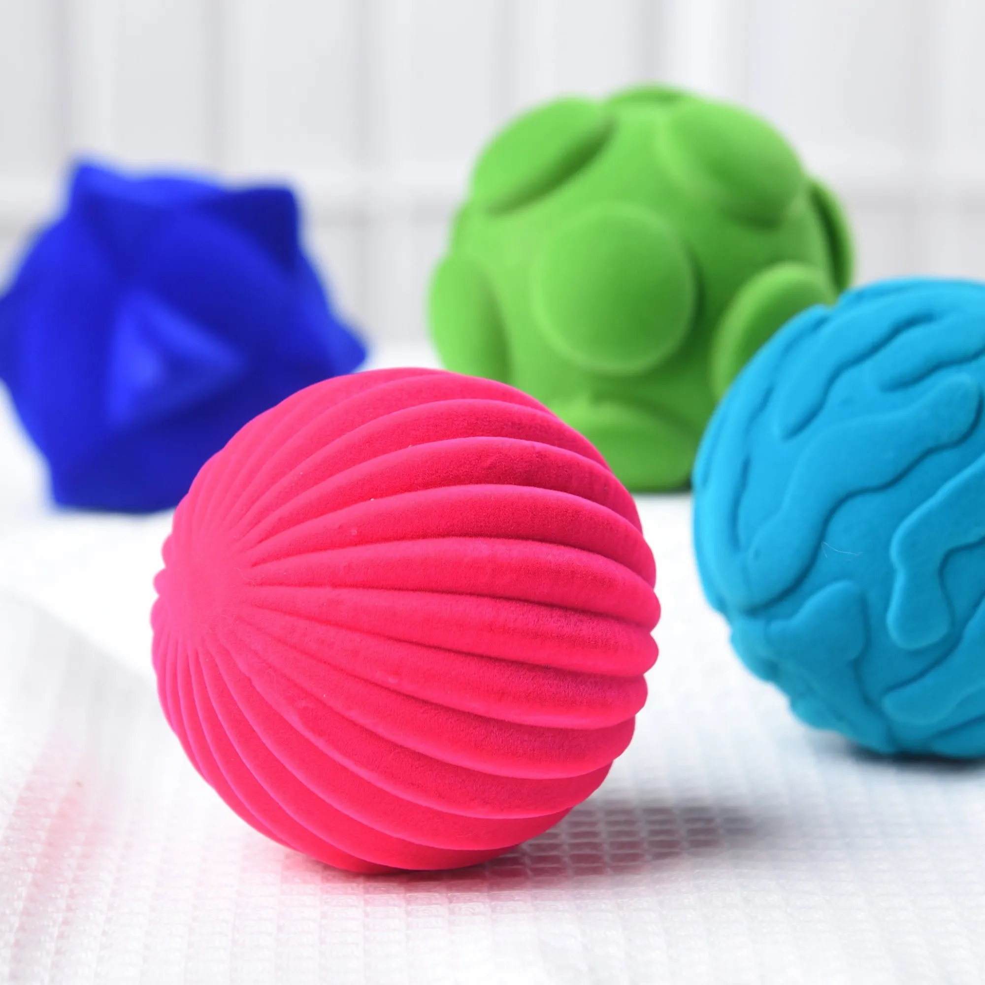 whacky_ball___m_0.webp Rubbabu Sensory>Whacky Ball - 12M+