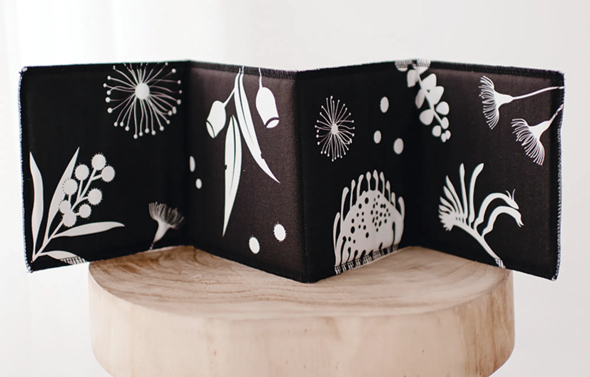 wildbaby_organic_cloth_bo_2.webp Mesmerised Eco | Baby>Wildbaby Organic Cloth Book - 0+